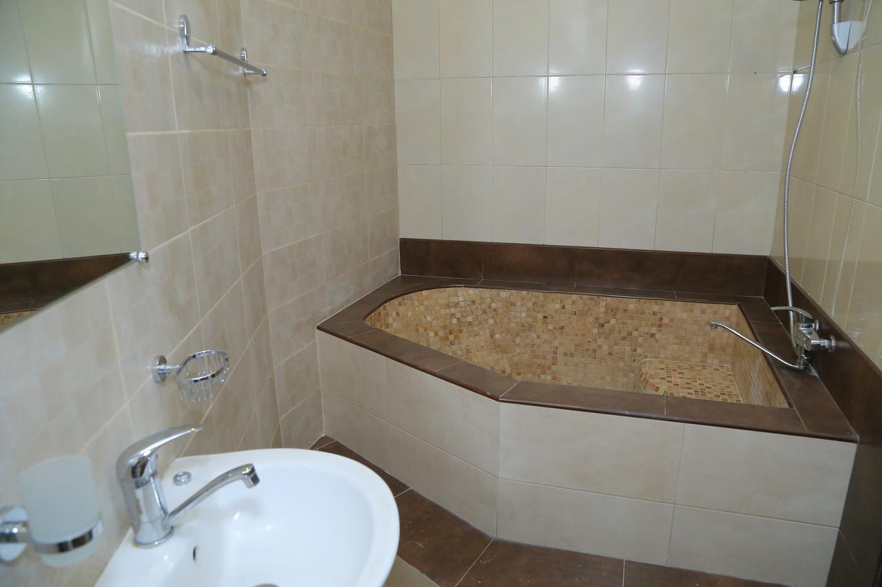 Hotel Merien Yerevan Exterior photo